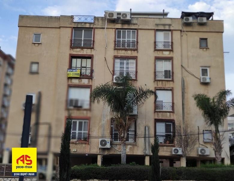 Strategic Hadera Rental: Secure 3-Room Living - Hadera